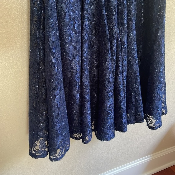 R & M Richard’s Full Length Blue Gown Size 8 Off Shoulder Lace Sweetheart Neck - Picture 6 of 11